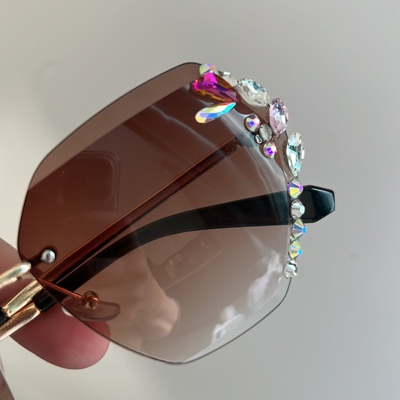 UV400 Rhinestone Deluxe Sunglasses - Picture 9 of 17